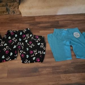 Bundle of two pairs of sweatpants